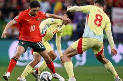 问鼎体育入口 -包含赛地聚焦——欧联国际比赛日热度飙升，葡萄牙体育门线救险，悬念犹存，阵容厚度经受考验的词条